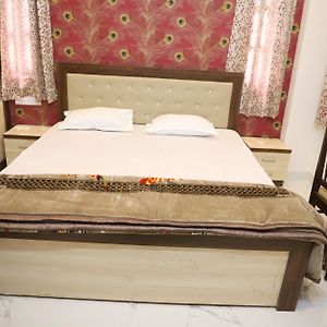 Relax Home Stay Double Room And Lounge Udaipur Exterior photo