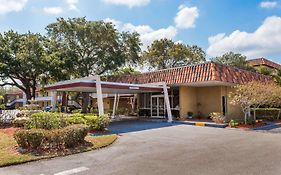 Baymont By Wyndham Sarasota Hotel Exterior photo