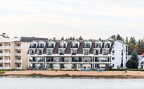 Quality Inn & Suites Beachfront Mackinaw City Exterior photo