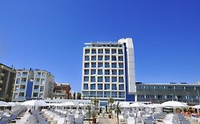 Excelsior Hotel, Spa & Lido Pesaro Exterior photo