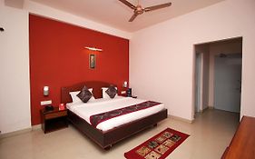 Hotel Rockbay, Puri Swimming-Pool, Near-Sea-Beach-And-Temple Fully-Air-Conditioned-Hotel With-Lift-And-Parking-Facility Exterior photo