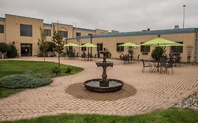 Baymont By Wyndham Fargo Hotel Exterior photo