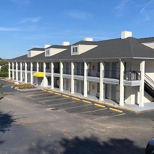 Super 8 By Wyndham Orangeburg North Motel Exterior photo