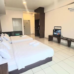 Aeropod 5B/Near Airport / 2 Queen Bed/ Netflix/Free Parking Kota Kinabalu Exterior photo