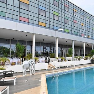 Radisson Blu Hotel, Abidjan Airport Exterior photo