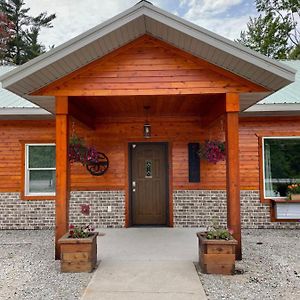 Timberwolf Lodge Manistique Exterior photo