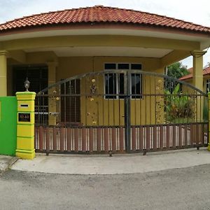 Assyifa Homestay Dungun Exterior photo