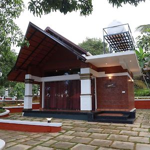 Miracle Holidays Mananthavady Exterior photo