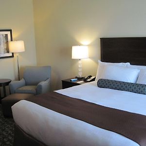 Best Western Plus Walkerton Hotel & Conference Centre Room photo