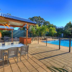 Wallace Motel And Caravan Park Maryborough Exterior photo