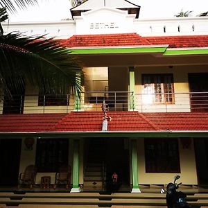 J2 Home Stay - Luxury Homes With Caravan Services Thiruvananthapuram Exterior photo