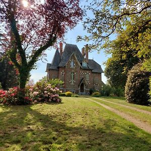 Le Manoir Des Rochers Bouere Exterior photo