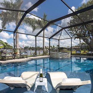 Stunning Waterfront Villa Direct Gulf Access, Kayaks, Heated Pool Sanctuary On Savona Cape Coral Exterior photo