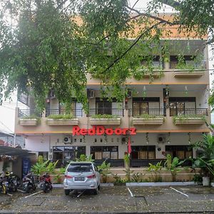 Reddoorz @ Jalan Pramuka Manado Hotel Exterior photo