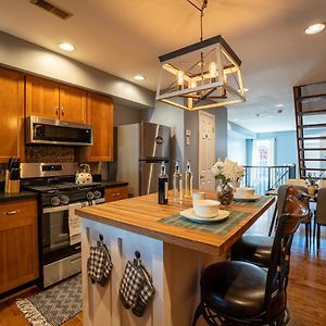 Cozy Townhouse Downtown W/ Game Room & Rooftop Baltimore Exterior photo
