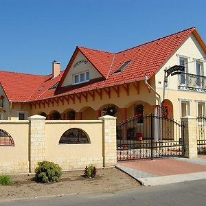 Harmonia Panzio Hotel Sarospatak Exterior photo