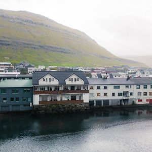 Spacious City Center Home By The Sea Klaksvik Exterior photo