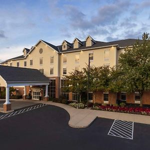 Hampton Inn & Suites State College At Williamsburg Square Exterior photo