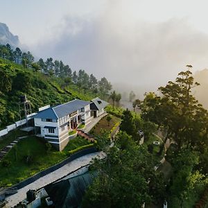 Misty Courtyard Resort Chinnakanal Exterior photo