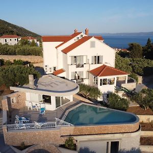 Villa Franka With Pool Bol Exterior photo