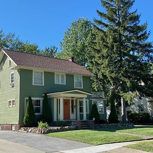 Cleveland Colonial In Family Area Villa Cleveland Heights Exterior photo