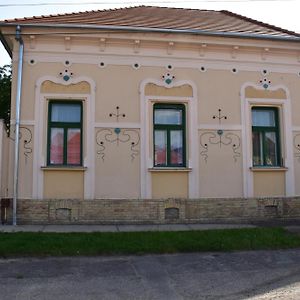 Borostyan Vendeghaz Guest House Nagykoros Exterior photo