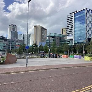 Short Term Stays In Salford Near Media City, Bbc, Itv Studios And Manchester United Old Trafford Exterior photo