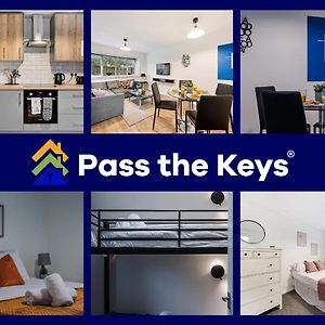 Pass The Keys Salford Haven 3-Bed Home With Garden, Moments From City Centre & Media City Manchester Exterior photo