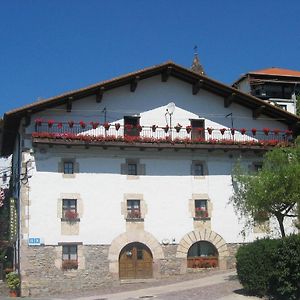 Hostal Ezkurra Exterior photo