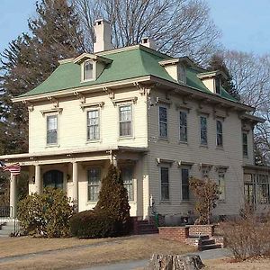 Pillsbury House Bed & Breakfast Woonsocket Exterior photo