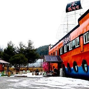 Pirate Ship Pension Andong Exterior photo