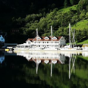 Flam Marina Hotel Exterior photo