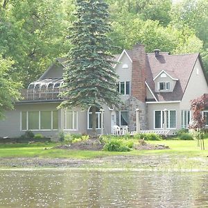 Aux Berges De L'Ile Garth Hotel Bois-des-Filion Exterior photo