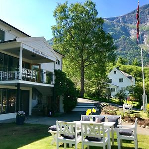 Heimly Pensjonat Bed & Breakfast Flam Exterior photo