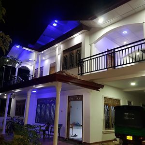 Hasi Lake View Homestay Morakatiyara Exterior photo