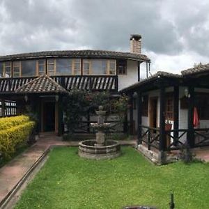 El Descanso “The Rest” Otavalo Exterior photo