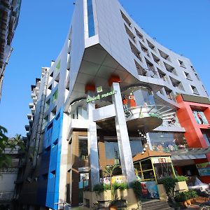 Dostyk Hotel Thiruvananthapuram Exterior photo