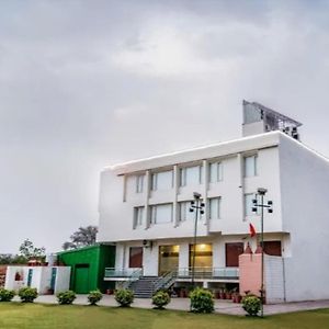 The Raj Hotel And Resort Jaipur Exterior photo